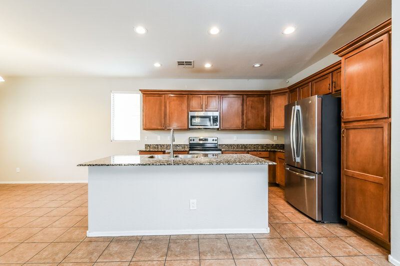 2,880/Mo, 1722 S Roanoke St Gilbert, AZ 85295 Kitchen View