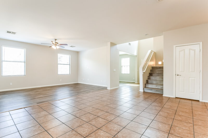 2,880/Mo, 1722 S Roanoke St Gilbert, AZ 85295 Family Room View 2