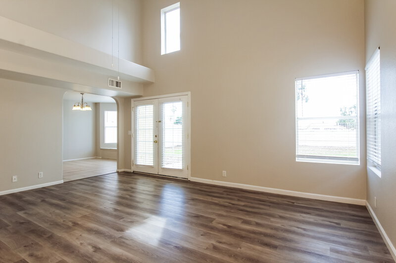 2,025/Mo, 19820 N 77th Dr Glendale, AZ 85308 Living Room View