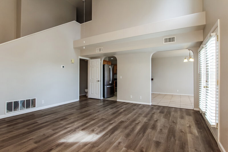 2,025/Mo, 19820 N 77th Dr Glendale, AZ 85308 Living Room View 2