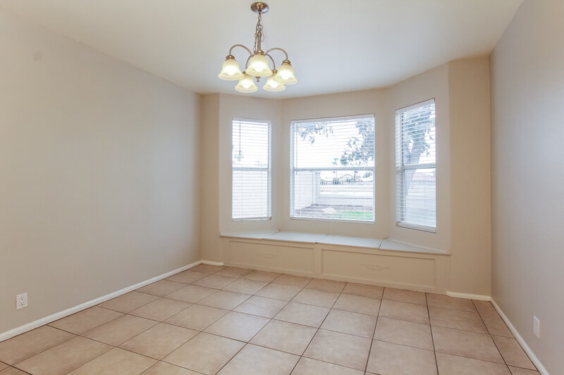 2,025/Mo, 19820 N 77th Dr Glendale, AZ 85308 Dining Room View
