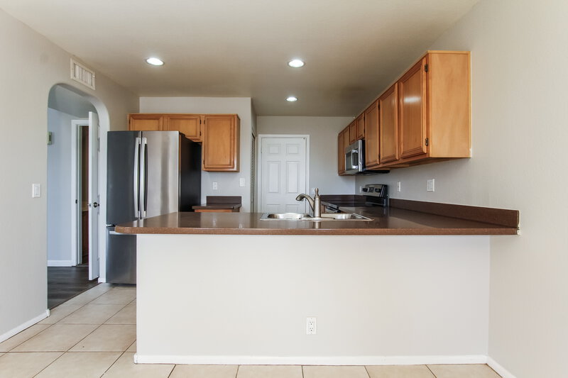 2,025/Mo, 19820 N 77th Dr Glendale, AZ 85308 Kitchen View