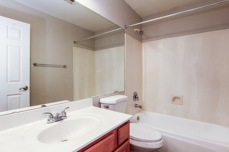 2,025/Mo, 19820 N 77th Dr Glendale, AZ 85308 Bathroom View