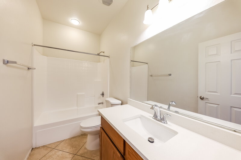 1,880/Mo, 17754 W Langer Ln Surprise, AZ 85388 Bathroom View 2
