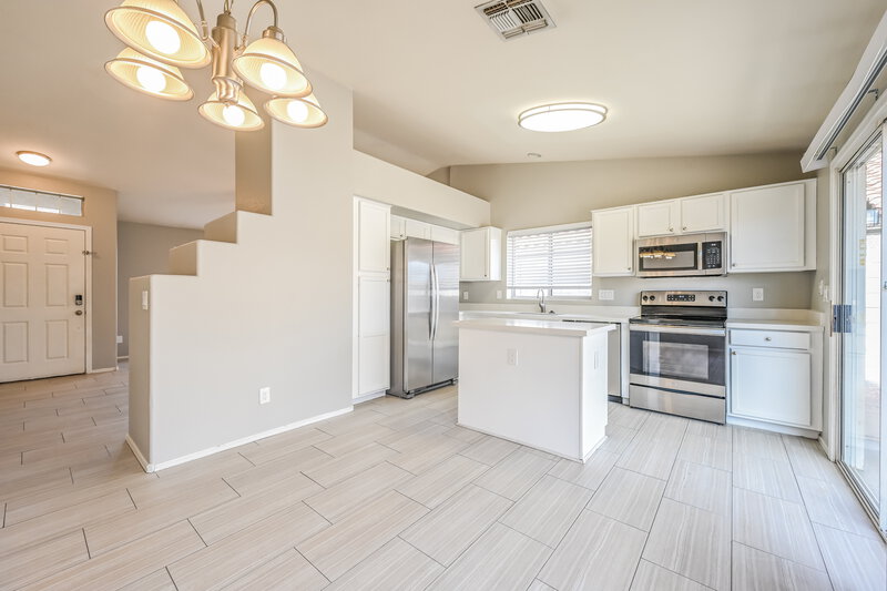 2,190/Mo, 9186 W Michelle Dr Peoria, AZ 85382 Dining Room View 2