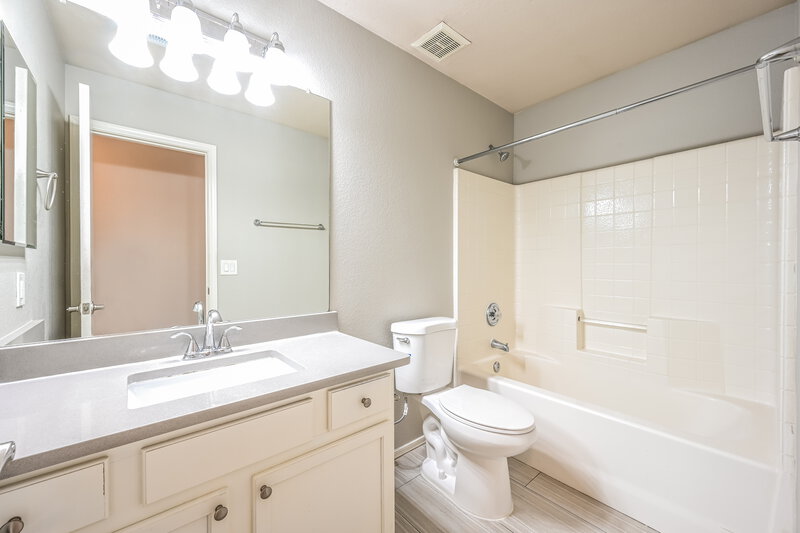 2,190/Mo, 9186 W Michelle Dr Peoria, AZ 85382 Bathroom View
