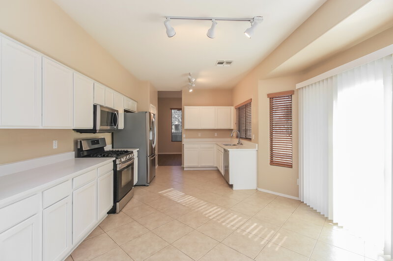 2,365/Mo, 21299 E Lords Way Queen Creek, AZ 85142 Kitchen View 2