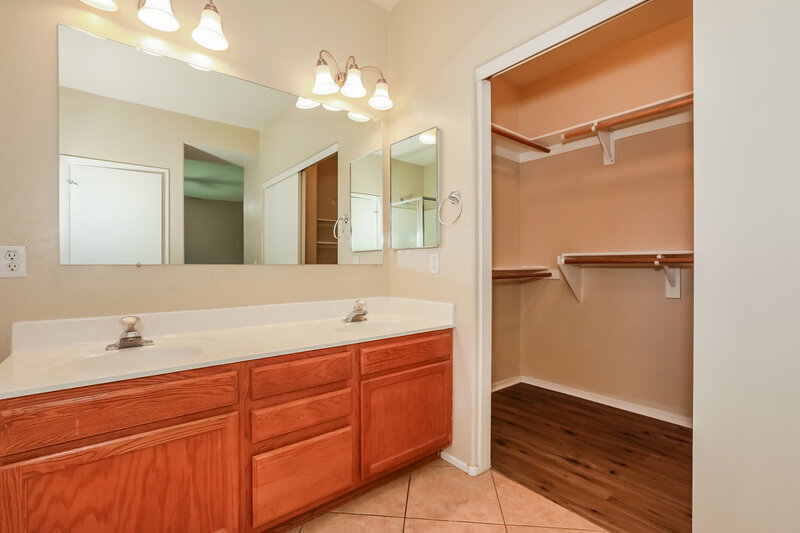 2,305/Mo, 21299 E Lords Way Queen Creek, AZ 85142 Main Bathroom View 2