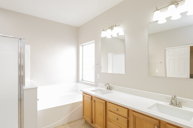 2,915/Mo, 3441 E Baranca Ct Gilbert, AZ 85297 Main Bathroom View