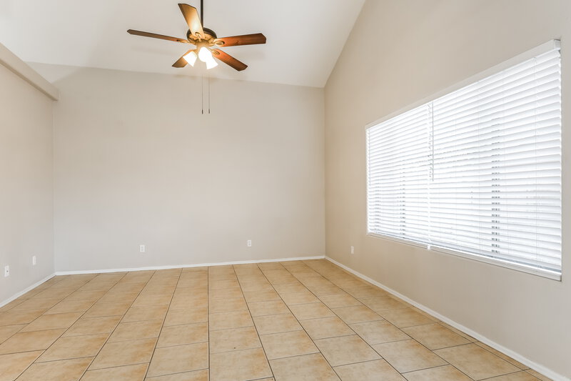 2,360/Mo, 8216 W Globe Ave Phoenix, AZ 85043 Family Room View