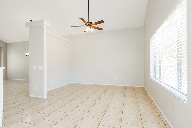 2,235/Mo, 8216 W Globe Ave Phoenix, AZ 85043 Family Room View