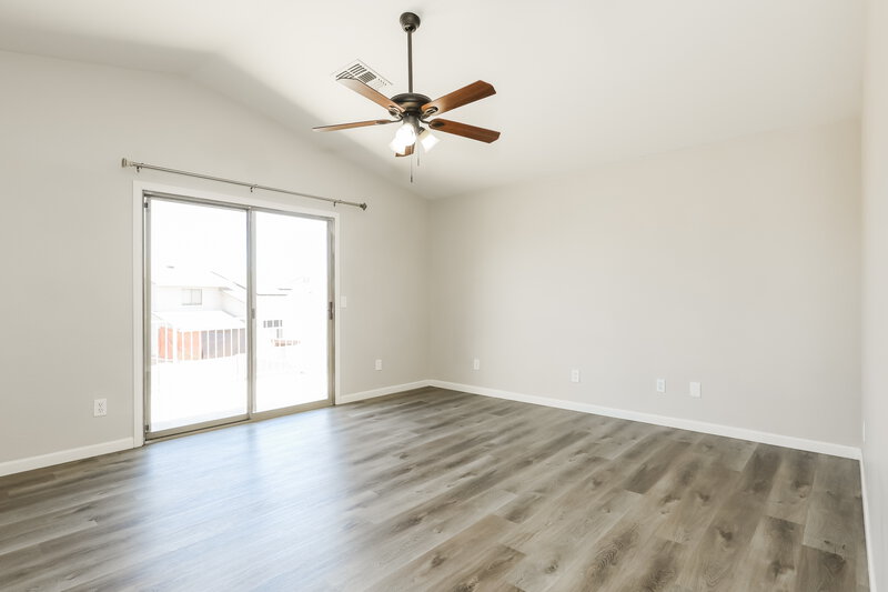 2,235/Mo, 8216 W Globe Ave Phoenix, AZ 85043 Main Bedroom View
