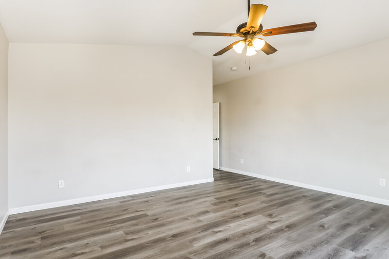 2,360/Mo, 8216 W Globe Ave Phoenix, AZ 85043 Main Bedroom View 2