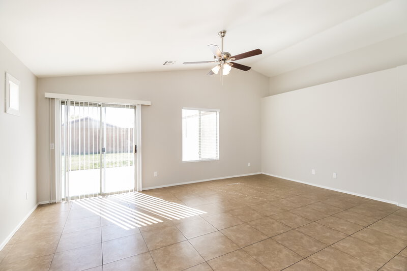 1,835/Mo, 1081 W 21st Ave Apache Junction, AZ 85120 Living Room View