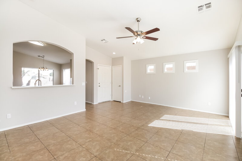 1,835/Mo, 1081 W 21st Ave Apache Junction, AZ 85120 Living Room View 3