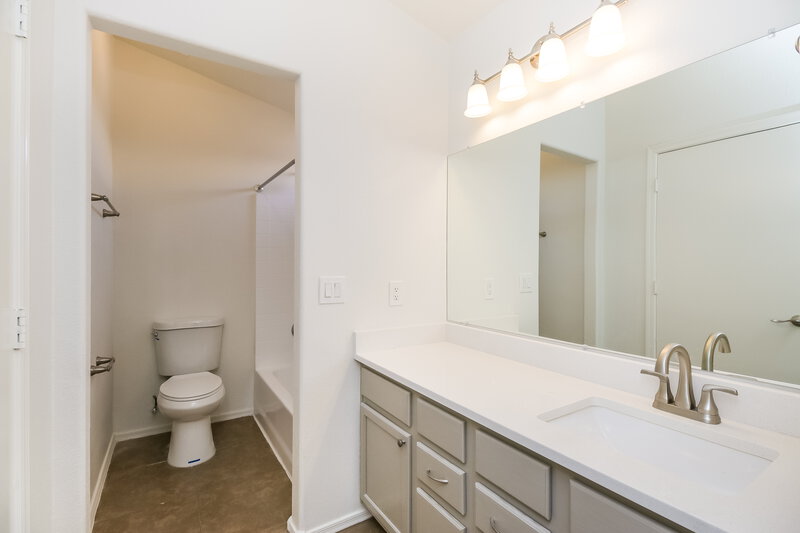 1,835/Mo, 1081 W 21st Ave Apache Junction, AZ 85120 Main Bathroom View