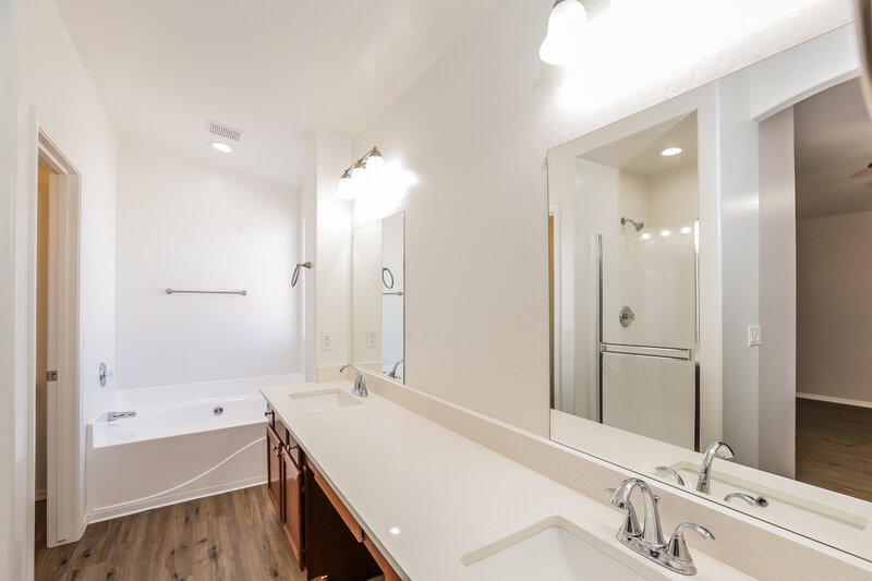 2,400/Mo, 5370 W Pecan Rd Laveen, AZ 85339 Main Bathroom View