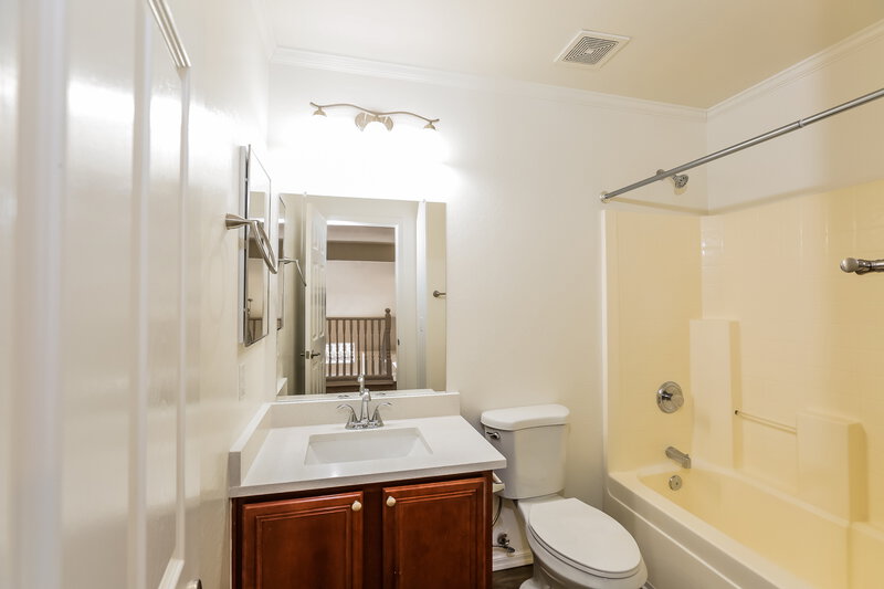 2,400/Mo, 5370 W Pecan Rd Laveen, AZ 85339 Bathroom View 2