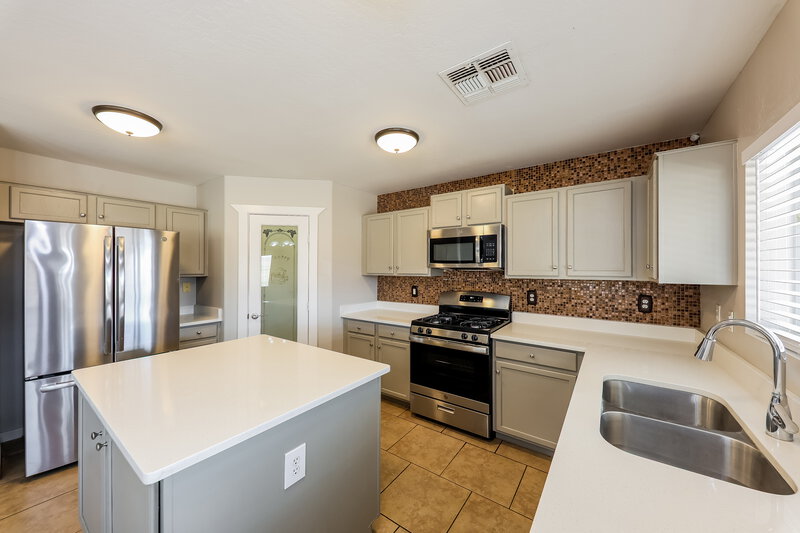 2,095/Mo, 12605 W Corrine Dr El Mirage, AZ 85335 Kitchen View
