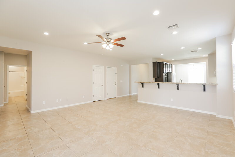 2,420/Mo, 2904 E Meadowview Dr Gilbert, AZ 85298 Living Room View 2