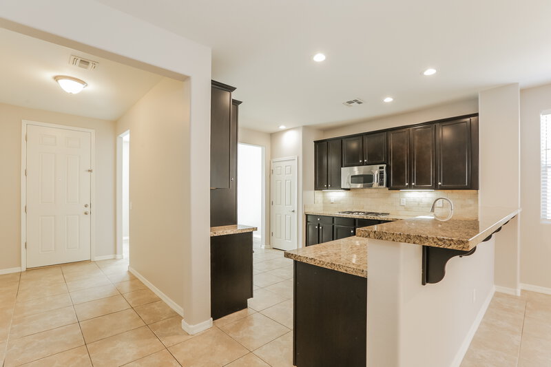 2,420/Mo, 2904 E Meadowview Dr Gilbert, AZ 85298 Kitchen View 2