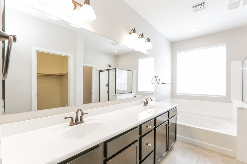 2,420/Mo, 2904 E Meadowview Dr Gilbert, AZ 85298 Main Bathroom View