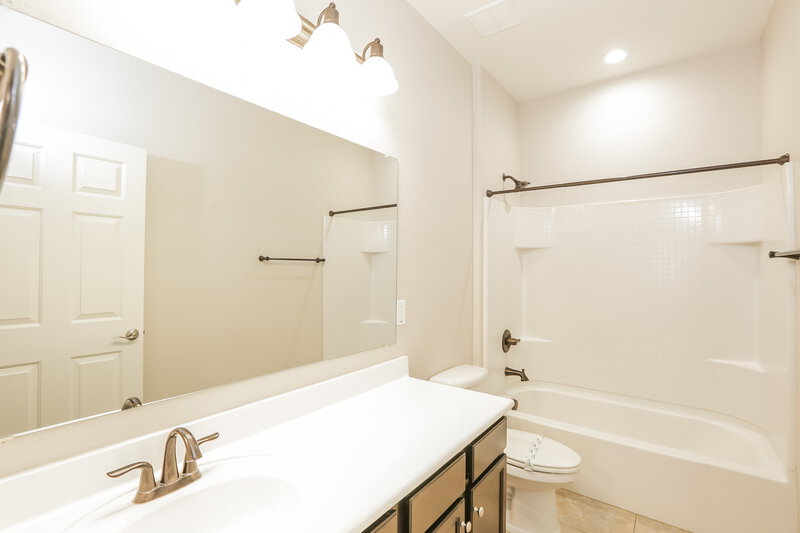2,420/Mo, 2904 E Meadowview Dr Gilbert, AZ 85298 Bathroom View