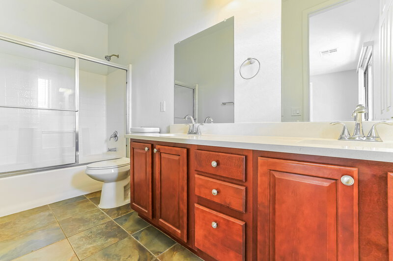 2,215/Mo, 2172 E Pima Ave Apache Junction, AZ 85119 Main Bathroom View