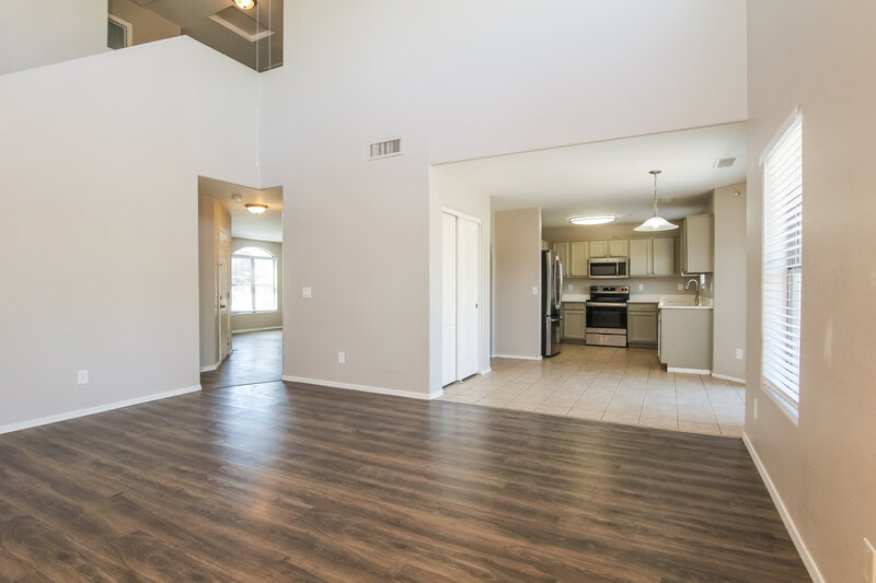 1,845/Mo, 8961 S 253rd Ave Buckeye, AZ 85326 Family Room View 2