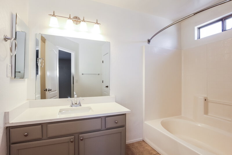 1,845/Mo, 8961 S 253rd Ave Buckeye, AZ 85326 Main Bathroom View