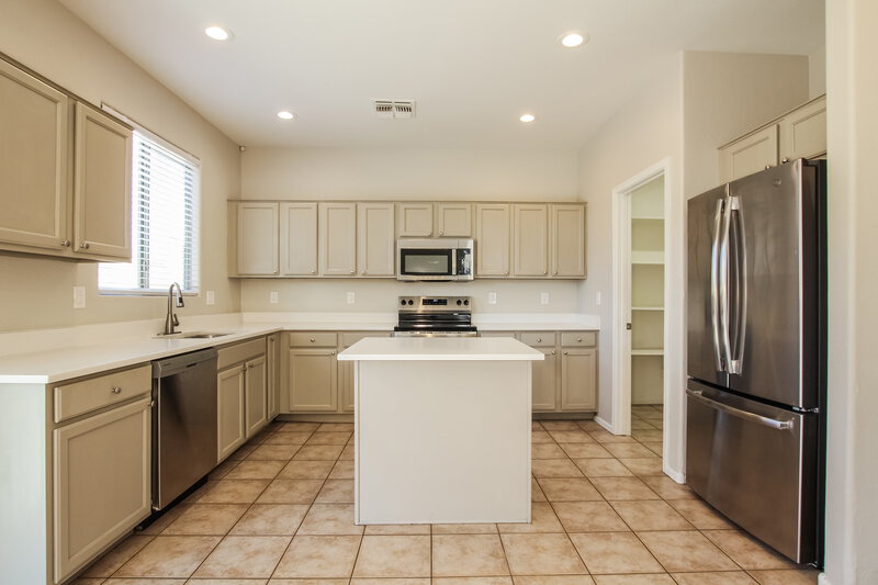 2,630/Mo, 6883 W Darrel Rd Laveen, AZ 85339 Kitchen View