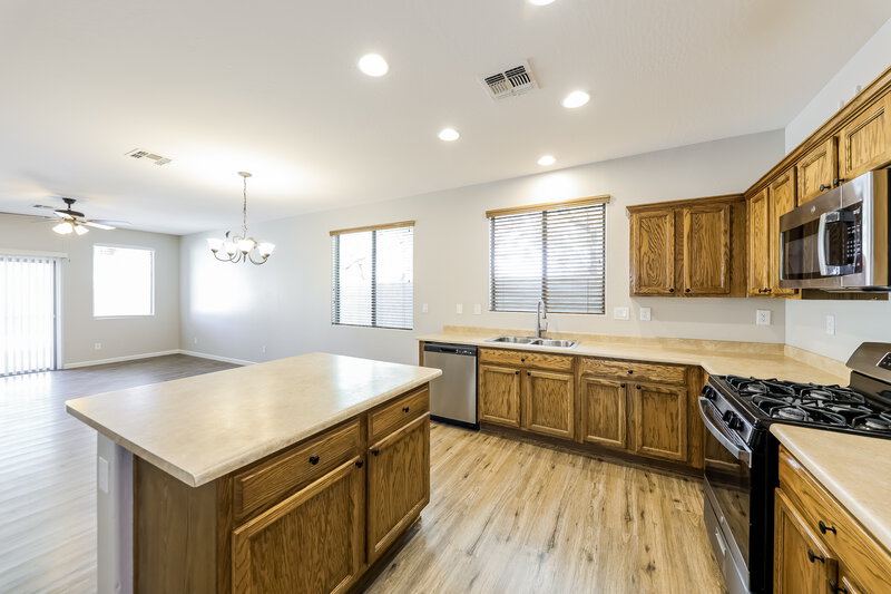 2,550/Mo, 43362 N Vista Hills Dr Anthem, AZ 85086 Kitchen View 2