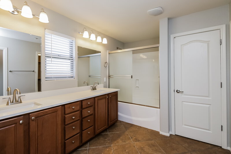 3,780/Mo, 2936 E Megan St Gilbert, AZ 85295 Main Bathroom View