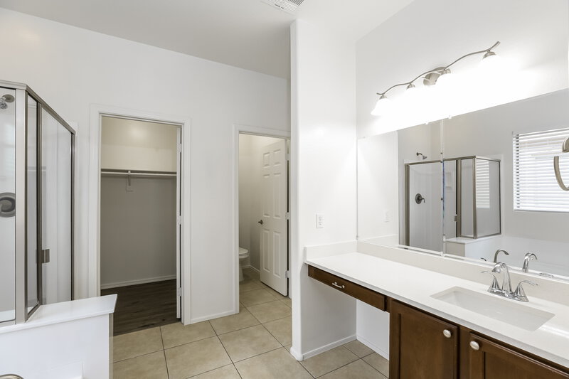 2,225/Mo, 10029 W Bloch Rd Tolleson, AZ 85353 Main Bathroom View