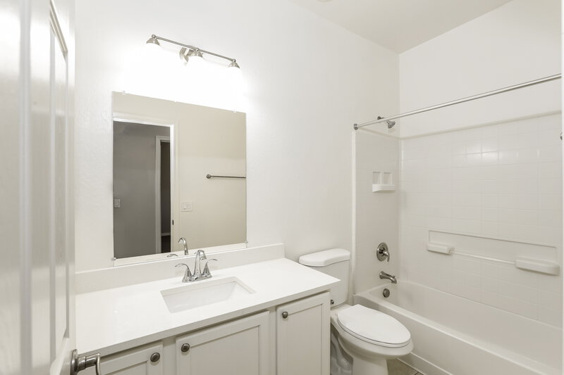 2,225/Mo, 10029 W Bloch Rd Tolleson, AZ 85353 Bathroom View