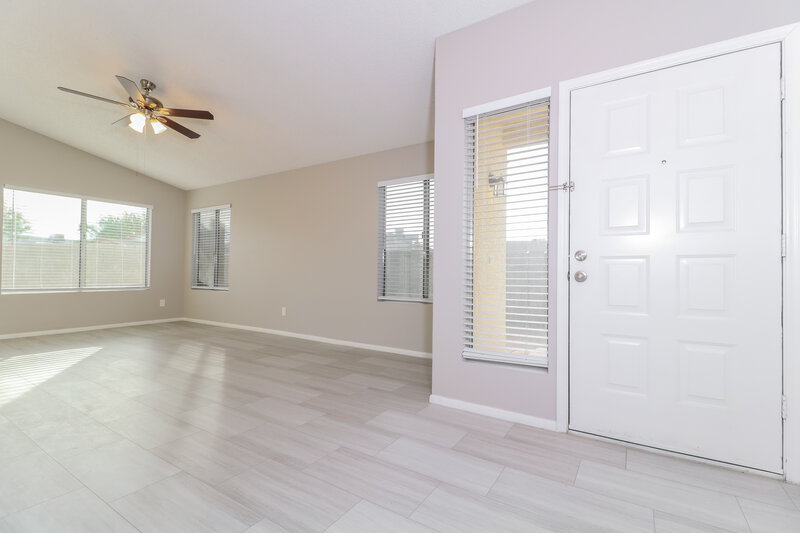 1,925/Mo, 17909 N 88th Dr Peoria, AZ 85382 Foyer View