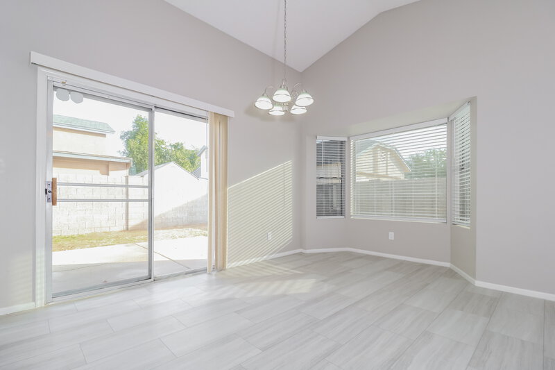 1,925/Mo, 17909 N 88th Dr Peoria, AZ 85382 Dining Room View
