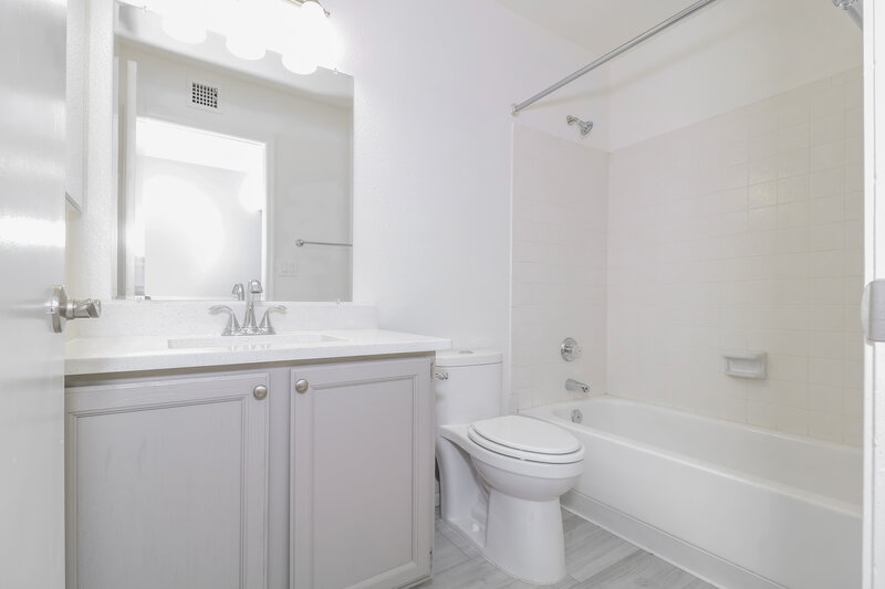 1,925/Mo, 17909 N 88th Dr Peoria, AZ 85382 Main Bathroom View