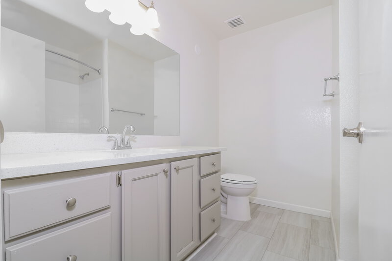1,925/Mo, 17909 N 88th Dr Peoria, AZ 85382 Bathroom View