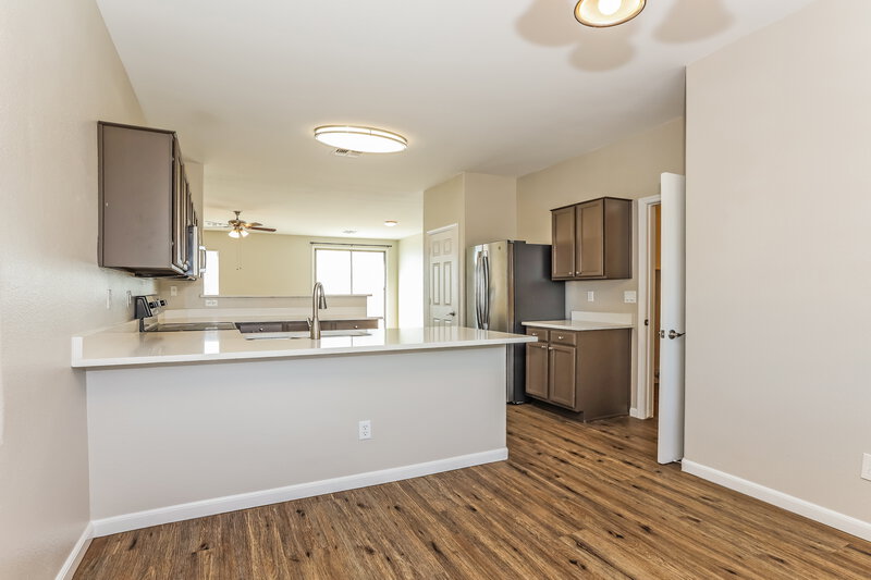 1,720/Mo, 12901 W Ash St El Mirage, AZ 85335 Kitchen View 3