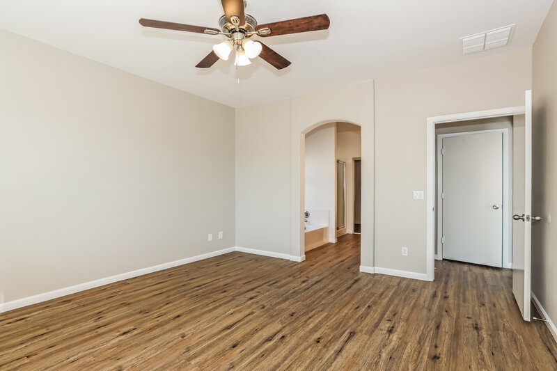 1,720/Mo, 12901 W Ash St El Mirage, AZ 85335 Main Bedroom View 2