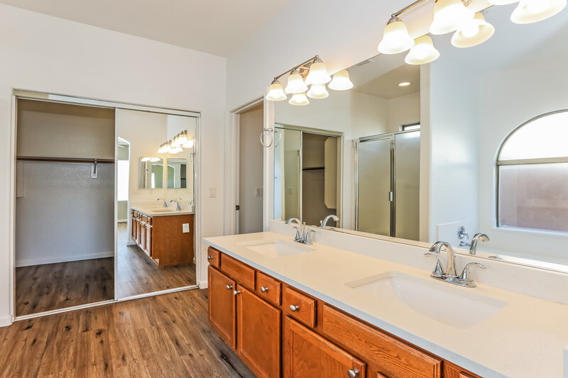 1,720/Mo, 12901 W Ash St El Mirage, AZ 85335 Main Bathroom View 2