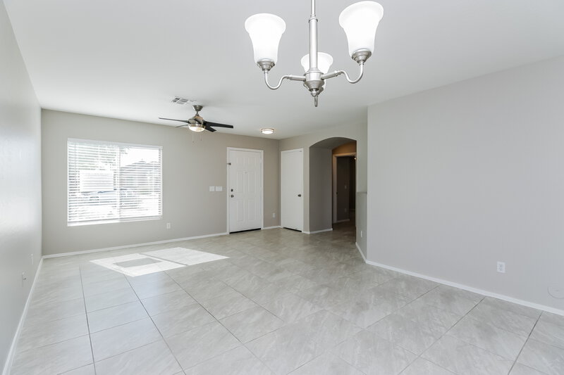 1,835/Mo, 1122 E Christopher St San Tan Valley, AZ 85140 Dining Room View 2