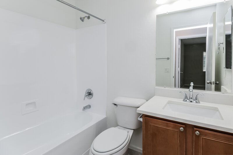 1,835/Mo, 1122 E Christopher St San Tan Valley, AZ 85140 Bathroom View