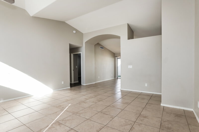 2,320/Mo, 818 E Audrey Ln Phoenix, AZ 85022 Living Room View