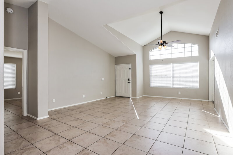 2,320/Mo, 818 E Audrey Ln Phoenix, AZ 85022 Living Room View 2