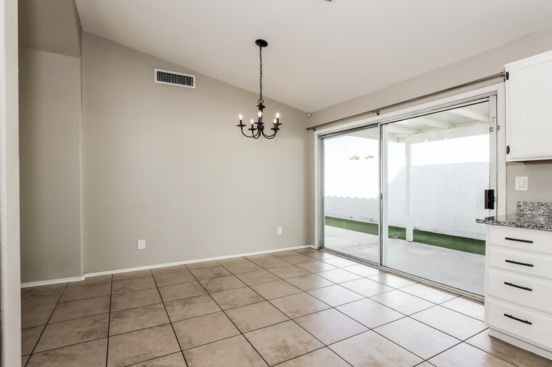 2,320/Mo, 818 E Audrey Ln Phoenix, AZ 85022 Dining Room View 2