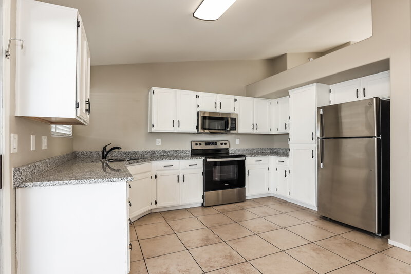 2,320/Mo, 818 E Audrey Ln Phoenix, AZ 85022 Kitchen View