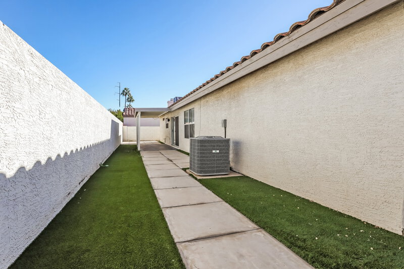 2,320/Mo, 818 E Audrey Ln Phoenix, AZ 85022 Rear View 2