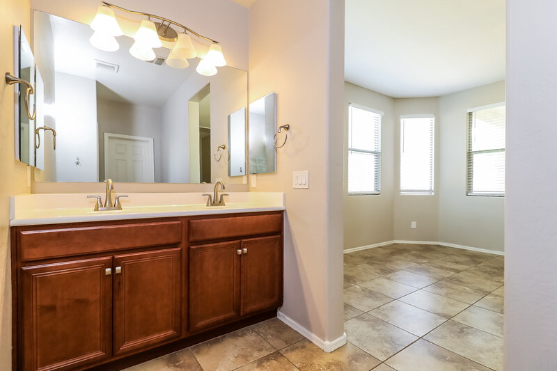 1,980/Mo, 13218 W Rowel Rd Peoria, AZ 85383 Main Bathroom View